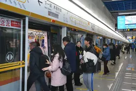 西安地铁8号（环）线开通 让市民跨区通勤时间更短图片