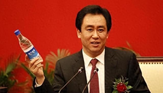 许家印为保命全部交代！供出背后多名大佬，难怪他却能如鱼得水！