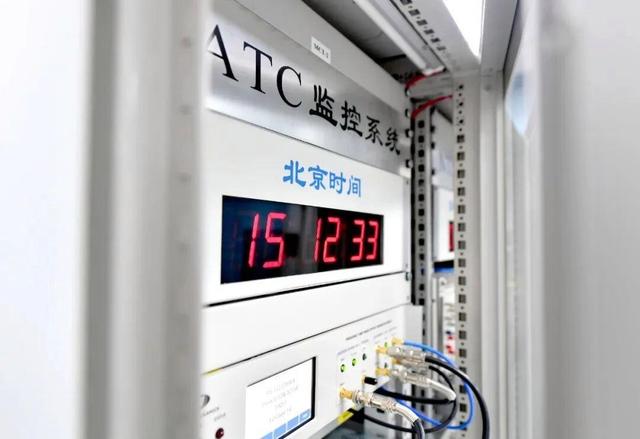 央视实锤！美军用境外手机攻国家授时中心，这后果比你想的更可怕