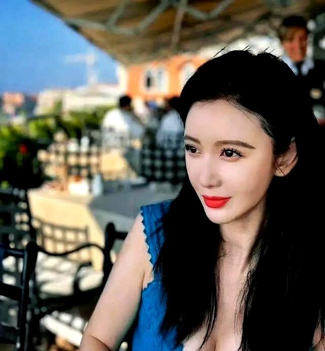 张萌、好奶好圆好嫩，堪称“人间尤物	”这腰臀比，谁能顶得住？