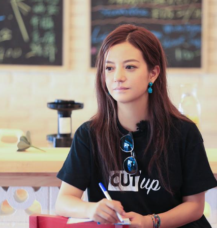 突传3个坏消息才仨月，赵薇近况曝光，一点不意外，黄晓明说得对