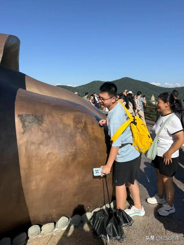 无锡灵山大佛，环山抱水，风景秀丽！