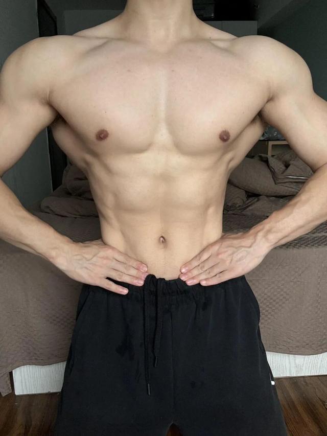 26岁北京自由健身教练，晒泵感肌肉，这身材可以制霸健身房了