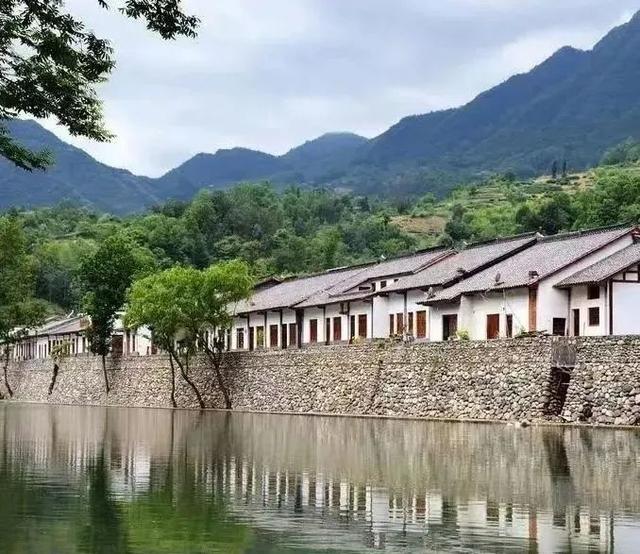 凉爽新大陆！成都出发高铁2.5h抵拢18℃的古韵之城，风景堪比阿勒泰，美食多到吃不完！