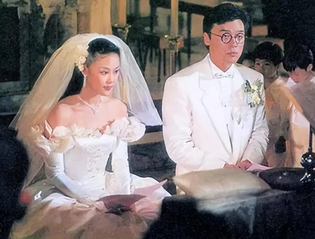 败光两任亿万家产	，为还债拍三级片，如今62岁坦言后悔嫁给钟镇涛