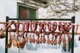 晾干的香肠，别直接放冰箱，教你3招，香肠醇香保存久，涨知识图片