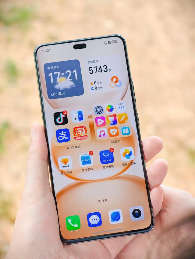 荣耀史上续航最强千元机！8000mAh+四曲屏，这手机是充电宝成精？