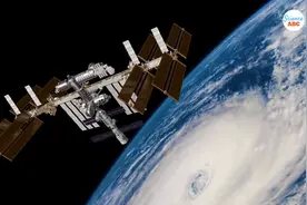 光电效应原理是什么？爱因斯坦为什么获得诺贝尔奖？看完秒懂图片