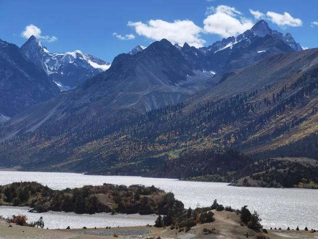 “奔八”老人驾车川藏路，穿越矮拉山，去看援藏的外孙女！