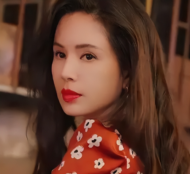 她一生不仅被老头“白睡”10年，还倒贴上亿，如今的下场令人惋惜