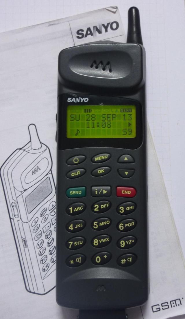 通信历史连载801-第一部GSM手机-三星SGH-100和三洋DMP951-1995年