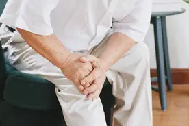 肝有没有病，看腿部便知？医生告诫：腿部有3种异常，尽快就医！图片
