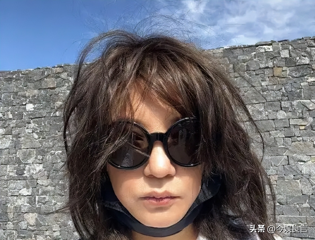 封杀四年，49岁赵薇突传消息，因胃癌去世传闻5个月前就真相大白