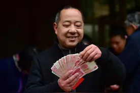 1月份养老金发放，到账金额多出一笔钱是怎么回事？这钱敢花吗？图片