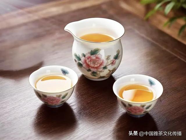 千缕茶香飘金砂，临窗赏景任风流