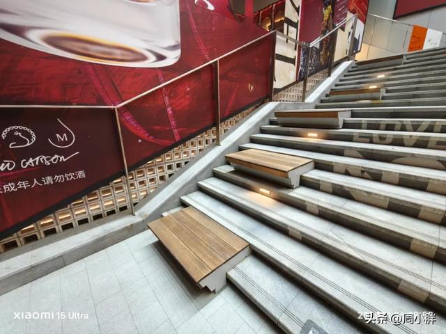 上海GateM西岸梦中心，为开封滨湖商业提供了湖畔松弛感的参考