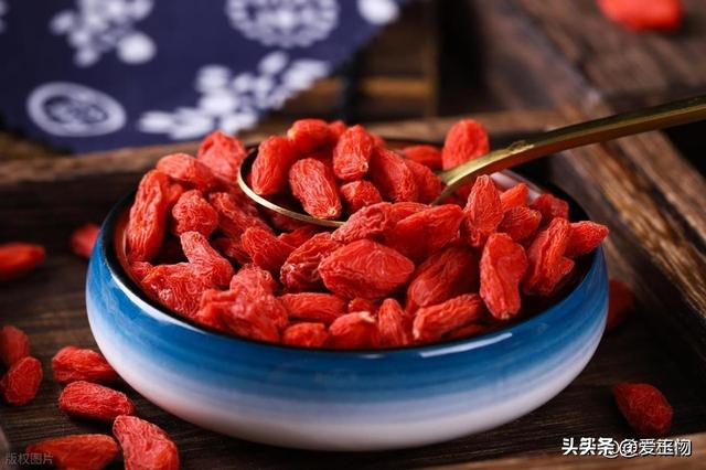 枸杞搭配生姜	，作用太厉害了，老公才吃3天直说好，赶快收藏