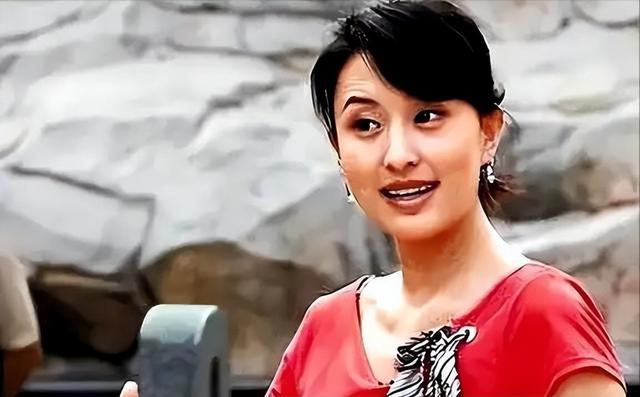 嫁70岁富翁？包养4个男人？曾是央视女主持私生活谣言有多离谱？