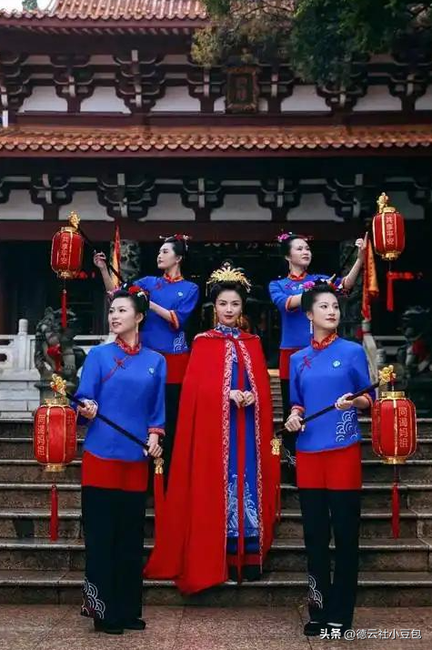 三亚冲浪李庄旗袍：刘涛47岁状态刷屏，谁还说中年不能灿烂？