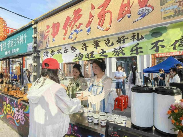 北红玛瑙、烧烤排档、免费电影……汤旺县第二届欢乐巷活动18日开幕