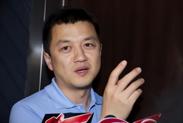 李亚鹏事件再升级！房东助理揭内情，暗指忘恩负义，当地居民发声