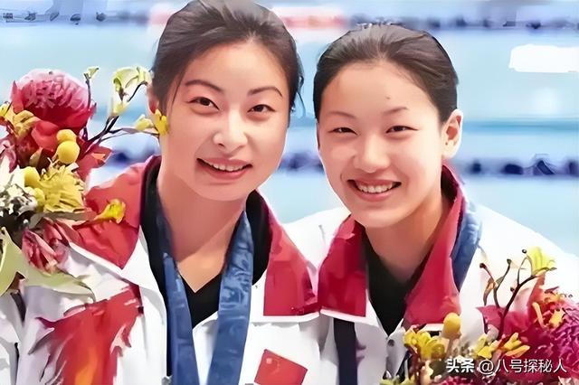 儿子才满20，丈夫便已是七旬老人，嫁给富翁的伏明霞现在后悔不？