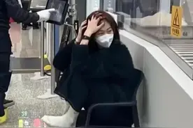 惊爆：女子机场如厕遭六岁男孩开门，隐私部位被看到，引发热议！图片