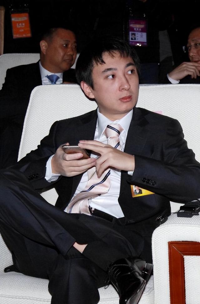 挥霍无度、风流成性，71岁的王健林，惨遭亲儿子王思聪的“反噬”