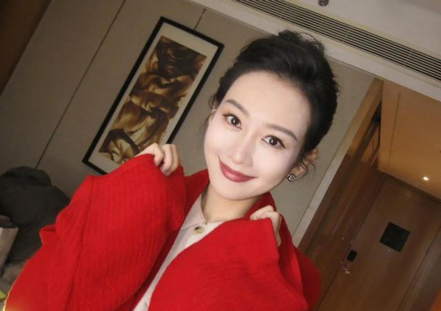 王鸥近照大变样	，42岁发福告别“刻薄相”，这种气质才叫国民小姨