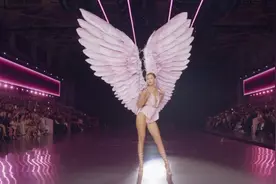 “维密秀”回归！190斤超模和半百天使登台，表演嘉宾首次全女性图片