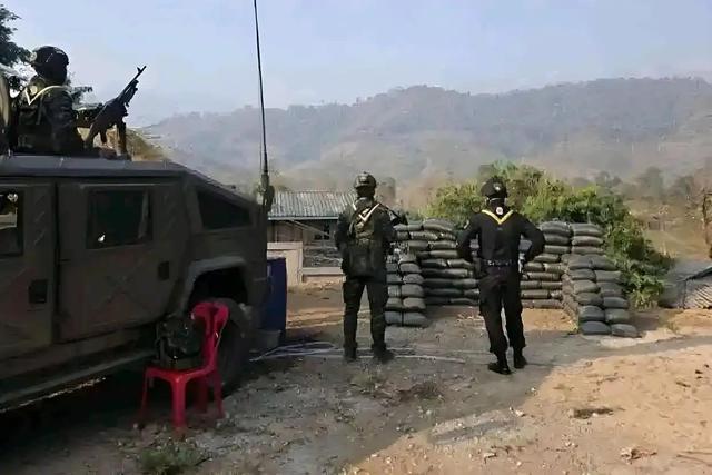 老挝加入战场，大批柬埔寨士兵被缴械，洪森陷入“四面楚歌”境地