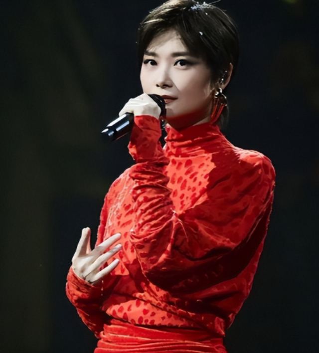 嫁法国老头真相大白5个月后，41岁李宇春近况曝出，一点也不意外