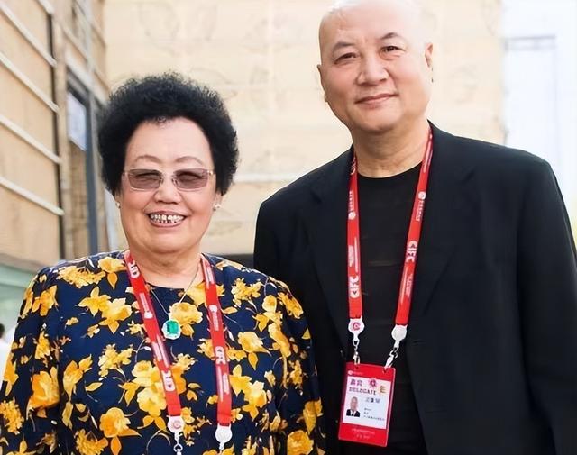 身价过百亿，坐拥北京一条街，出门私人飞机，京圈富婆都有谁?