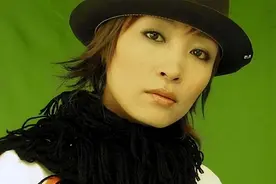 2009年，悲情歌后新婚100天跳楼，死后两任丈夫状告其母亲图片