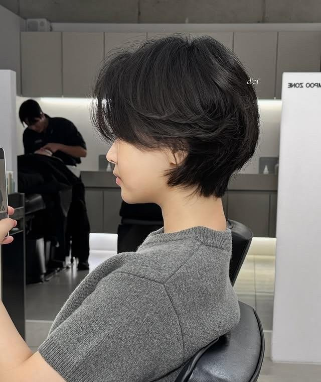 韩系层次碎感短发：让「轻熟松弛感」成为日常