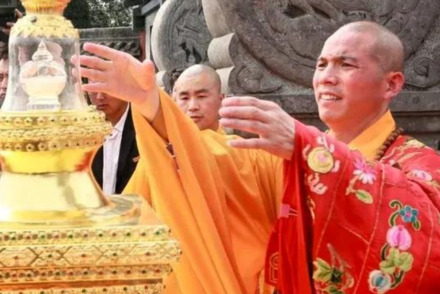 少林寺换方丈已1个月，9990元高价香刚被摒弃，就有恶心一幕出现