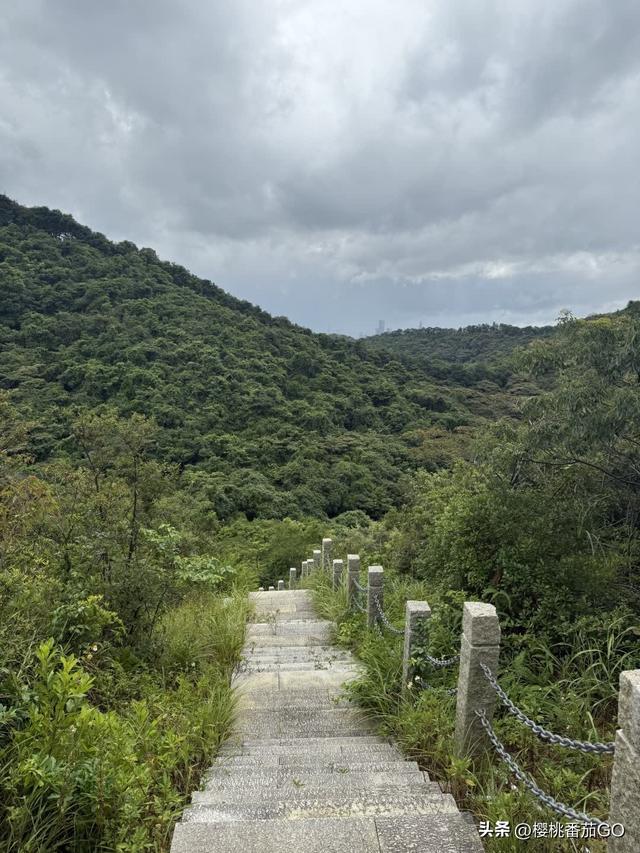 台风前冲刺爬山 ，玩了瀑布看了彩虹