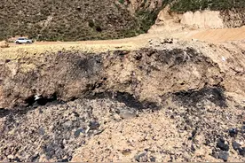 山西吕梁煤矸石倾倒乱象调查图片