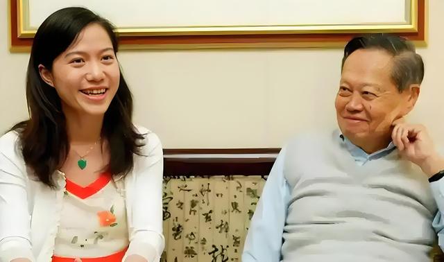 事实证明	，49 岁无儿无女的翁帆，早被杨振宁安排好了退路