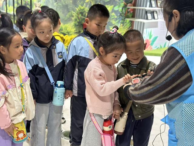 历史课堂、自然乐园的完美融合 来汤山秋游，正火爆“出圈”