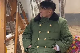 太无赖！不借30万元不走人：吉林老人多天堵朱之文家：引发争议图片