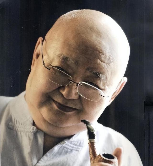 开国大典，她扶毛主席登天安门功成身退，周总理叫住：你站我身边