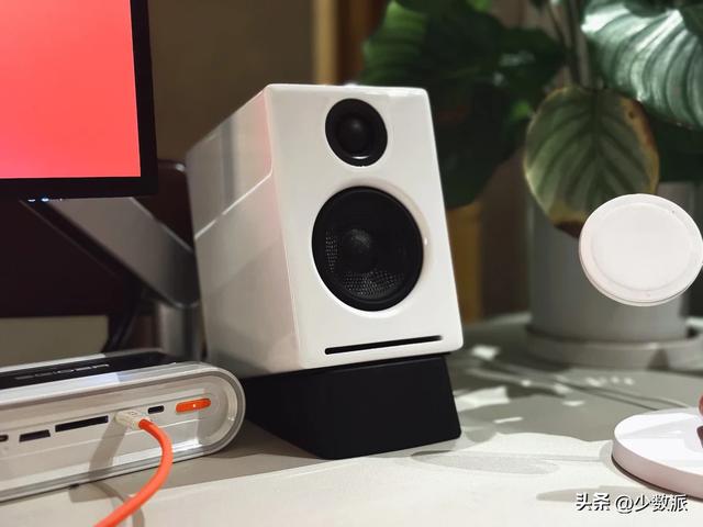 入手梦寐以求的桌面音箱，我终于圆上了学生时代「完美桌搭」的梦