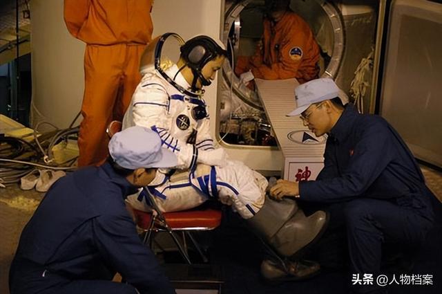 聂海胜妻子：在丈夫上太空前提出离婚，其中究竟隐藏了多少辛酸？