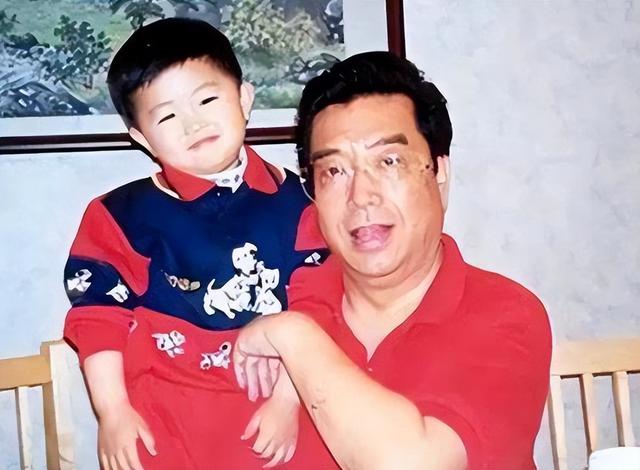 钱再多有什么用？87岁李双江一家4口的现状，给所有男人提了个醒