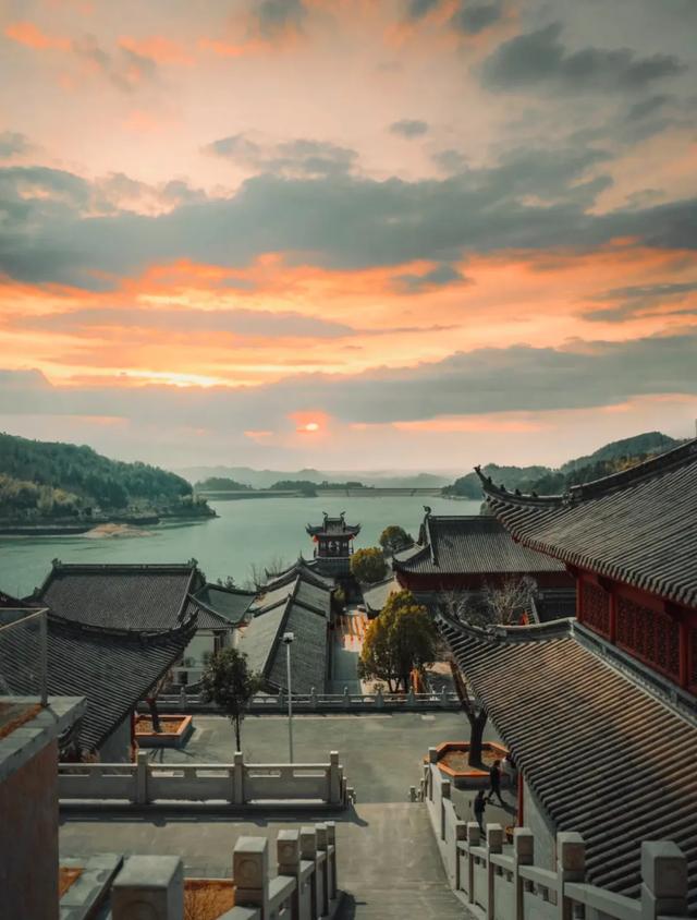 在台州，看见一种不靠流量的生活：山海之间，有滋有味，有人情