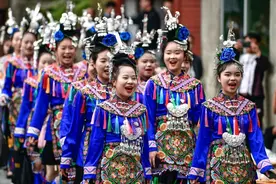 各民族血脉相融、信念相同、文化相通、经济相依、情感相亲背后的历史逻辑与时代意义图片