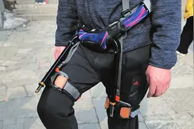 登山助力机器人在泰山试用图片