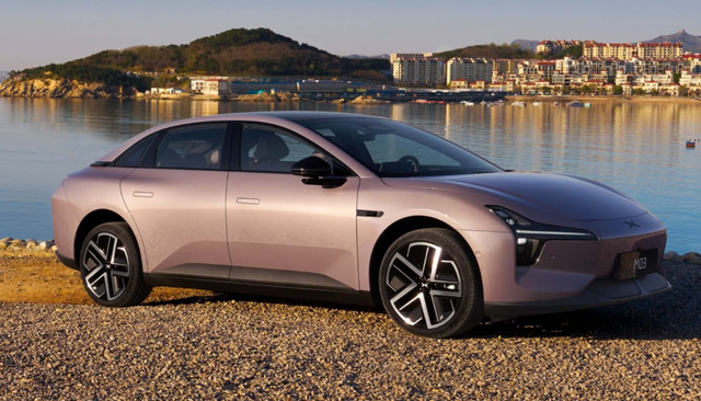 小鹏美女机器人自证“非人扮演”，最懂直男心？