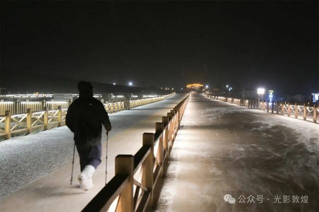 【敦煌震撼雪景】风雪夜归人